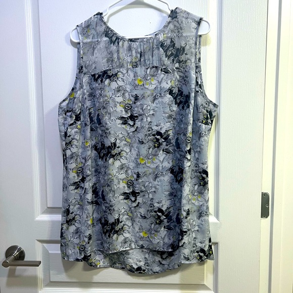 Violet & Claire Boutique Brand Floral Watercolor Lightweight‎ Tank Gray Black - Picture 1 of 5